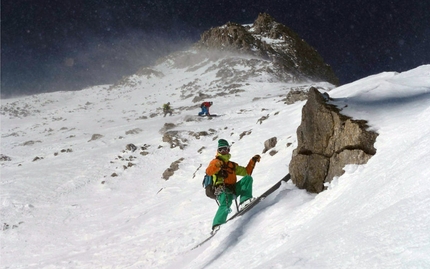 Aiguille Blanche de Peuterey - Il 23/04/2013 Francesco Civra Dano e Luca Rolli in sci, Julien Herry e Davide Capozzi in snowboard hanno effettuato la prima ripetizione della parete est di Aiguille Blanche de Peuterey.