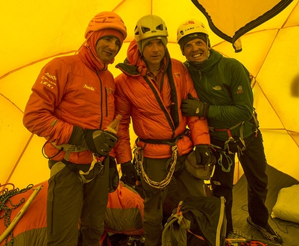 Everest NO2 Expedition - Ueli Steck, Jon Griffith and Simone Moro at Camp 2