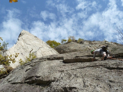 Pagine di Pietra, Vallone di Forzo (Gran Paradiso) - Elena Motto, fessura terzo tiro