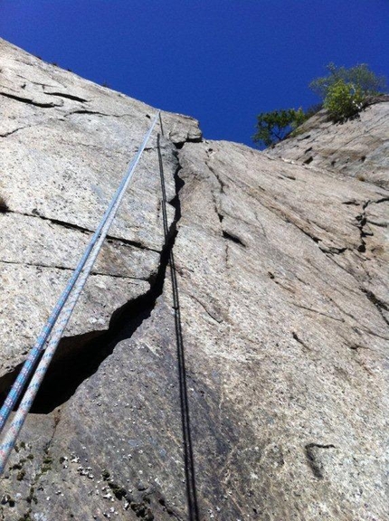 Pagine di Pietra, Vallone di Forzo (Gran Paradiso) - Parte centrale della fessura