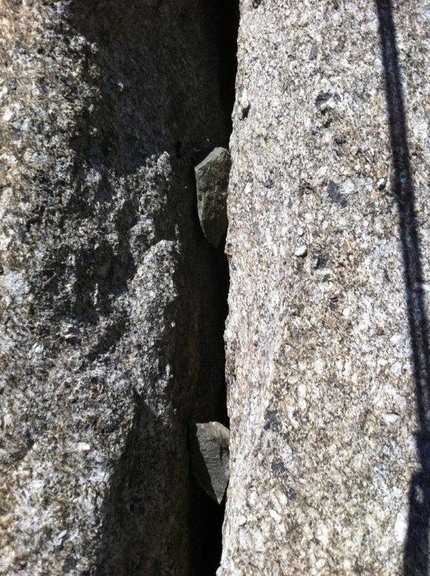Pagine di Pietra, Vallone di Forzo (Gran Paradiso) - Le pietre incastrate hanno resistito