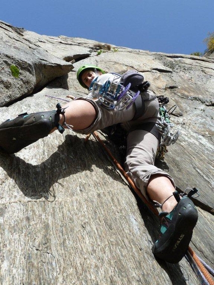 Pagine di Pietra, Vallone di Forzo (Gran Paradiso) - Elena Motto all'attacco della Grande Fissure