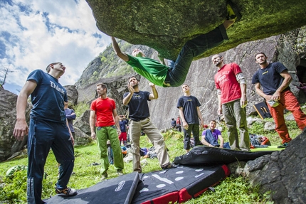 Melloblocco 2013 - Melloblocco community climbing at scivolo, the slide