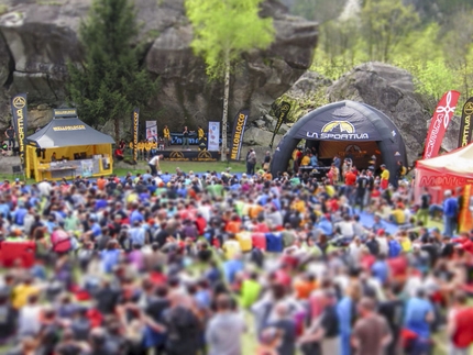 Melloblocco 2013 - The mass of spectators at the closing ceremony of Melloblocco 2013