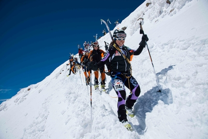 XIX Trofeo Mezzalama 2013 - Squadra femminile in discesa sul Naso del Lyskamm