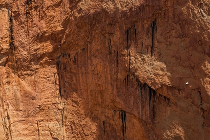 Gole di Taghia, il video di Aufdenblatten, Papert e Steurer sulla via Azazar