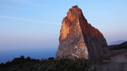 Video: Free solo e Base jump in Crimea