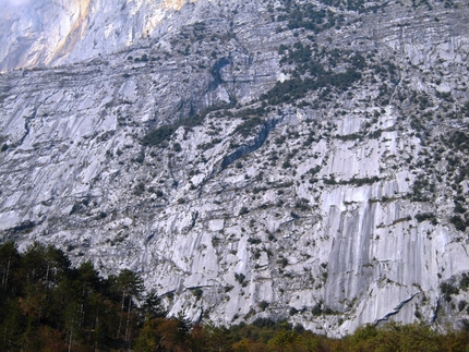 Valle del Sarca - La Parete Zebrata - Monte Brento