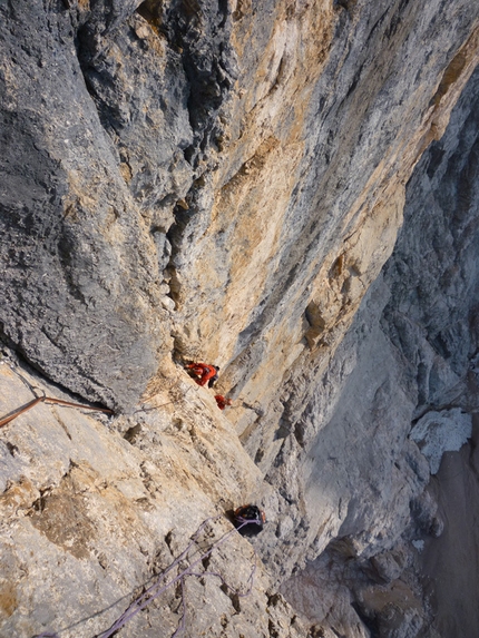 Colonne D'Ercole, Civetta - Alessandro Baù, Alessandro Beber e Nicola Tondini durante l'apertura della loro via Colonne d'Ercole (1200m, max IX, obbl. VIII+), Punta Tissi, Civetta, Dolomiti