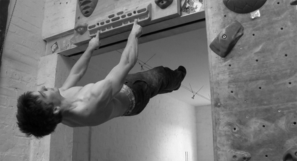 Jan Hojer climbing training video