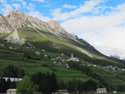 Cascata al Crap de Scegn, Isolaccia, Valdidentro - La Chiesa di Pedenosso