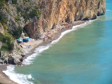 Palinuro, l'arrampicata sopra il mare e il climBrave Festival