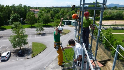 Corso Aspirante Guida Alpina 2013 – 2014 del Polo Interregionale - F2 modulo sicurezza autosoccorso: prove di volo alla Torre di Padova della Commissione Centrale Materiali e Tecniche del Cai