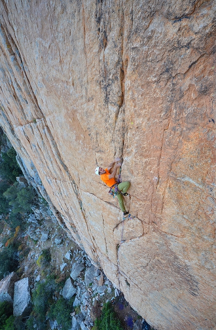 Raptor: Sardinia's Right Wall climbed by Maurizio Oviglia