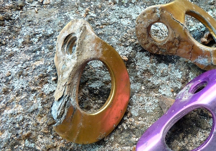 Jurassic Park, Sardinia - The aluminium hangers which used to be protect the corner Stonosauro