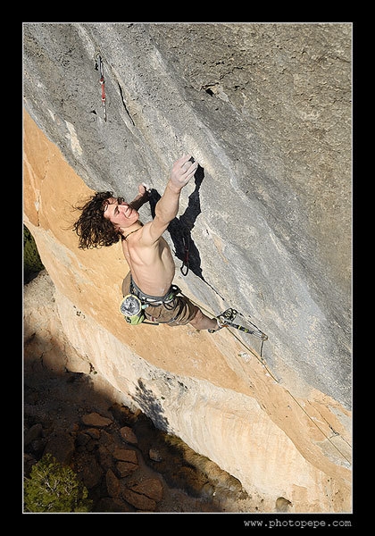 Adam Ondra - Adam Ondra redpointing La Rambla 9a+, Siurana. ww.photopepe.com