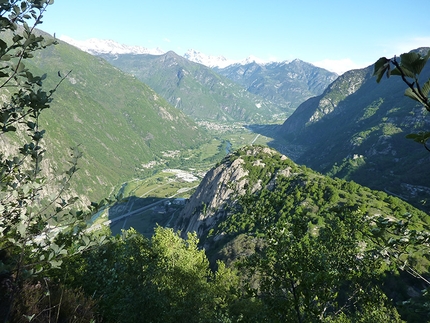 Via Lomasti - Ricchi sul Pilastro Lomasti - La Corma di Machaby dal sentiero d'accesso al Pilastro Lomasti