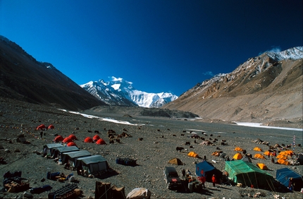 Everest - Everest e il campo base visto dal Tibet