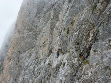 A Federico - Presolana di Castione - Sulla seconda lunghezza della A Federico: la nebbia è in arrivo