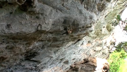 Felipe Camargo climbing at Passa Vinte in Brazil