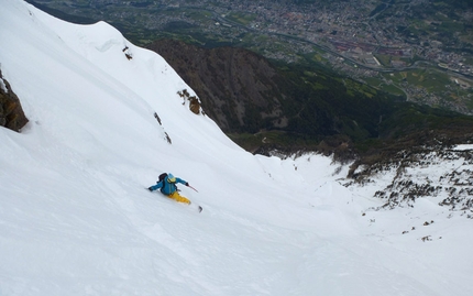 Becca di Nona, parete nord - 31/05/2013: Davide Capozzi e Julien Herry durante la prima discesa conosciuta della parete Nord di Becca di Nona (3142m) sopra Aosta.