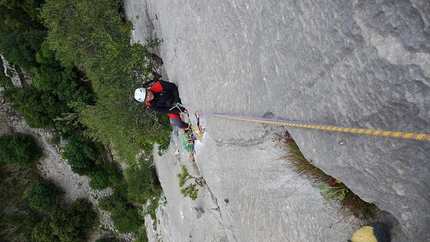 Los Compadres, Gole di Gorroppu, Sardegna - Los Compadres (325m, 5c+, Corrado Pibiri, Vincenzo Carcangiu 2013): In apertura, Vincenzo fa sicura dalla S2