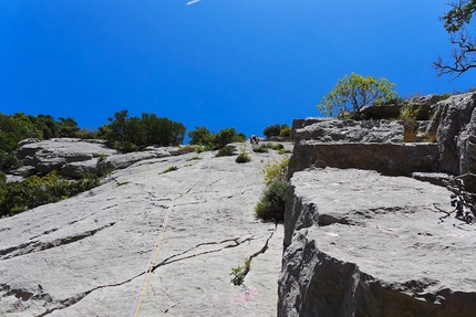 Los Compadres, Gole di Gorroppu, Sardegna - Los Compadres (325m, 5c+, Corrado Pibiri, Vincenzo Carcangiu 2013): Un ultimo 