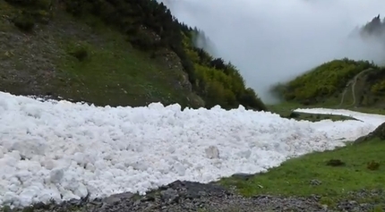 Avalanche at Höttinger Alm above Innsbruck