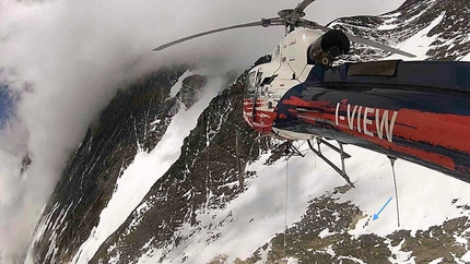 Helicopter rescue in the Himalaya - The helicopter approaching the rescue area
