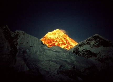 Everest, the crowd and the race to nowhere