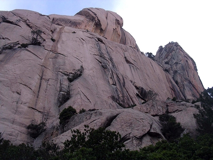 Jeef (Punta U Corbu, Bavella, Corsica) - Sulla via Jeef (Punta U Corbu, Bavella, Corsica)