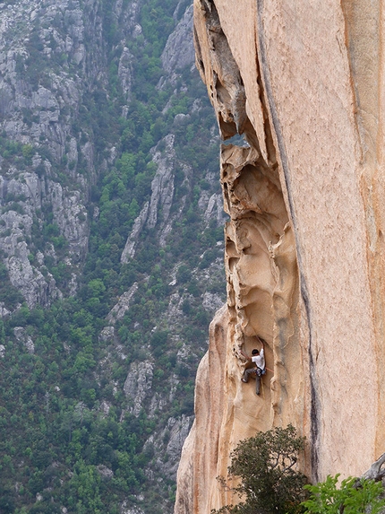 Jeef (Punta U Corbu, Bavella, Corsica) - Sulla via Jeef (Punta U Corbu, Bavella, Corsica)