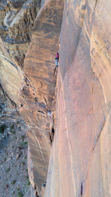 Wadi Rum - Giordania - Arrampicata e incastri a wadi Rum, nel deserto di Lawrence d’Arabia