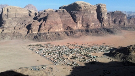 Wadi Rum - Giordania - Arrampicata e incastri a wadi Rum, nel deserto di Lawrence d’Arabia