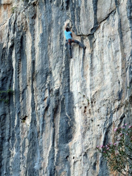 Arrampica Sardegna News #2 - Andrea Mannias su Heavy weight (7c+) a Dino Park.