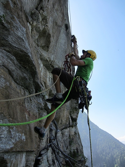 Brothers in Arms - Parete di Osogna (Ticino, Svizzera) - Davide Mazzucchelli in jumar