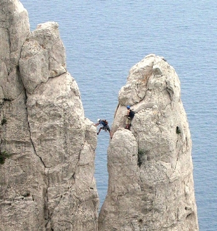 Calanques, Francia - Arrampicare nelle Calanques: Arête de Marseille - La Candelle, aperta nel 1927 da J. Laurent, H. e M. Paillon, E. Wyss,