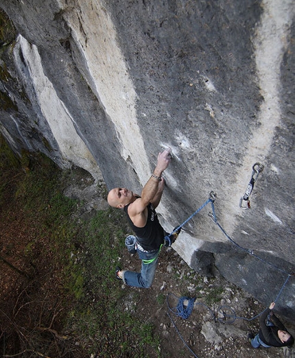 Markus Bock - Markus Bock su Three Suns And One Star 11-/11 (8c+), Frankenjura, Germania