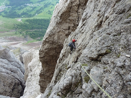 Via Casarotto - Roda di Vael - I traversi sulla Casarotto