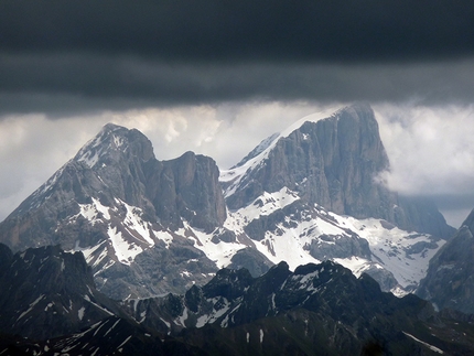 Via Casarotto - Roda di Vael - Il temporale sulla Marmolada