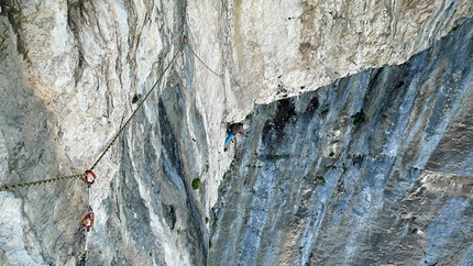 L'Uovo di Colombo, Monte Brentino, Val d'Adige - Rolando Larcher & Herman Zanetti 06/2013: Herman sul terzo tiro