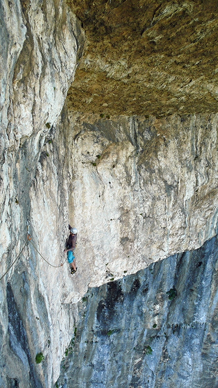 L'Uovo di Colombo, Monte Brentino, Val d'Adige - Rolando Larcher & Herman Zanetti 06/2013: Herman on pitch three