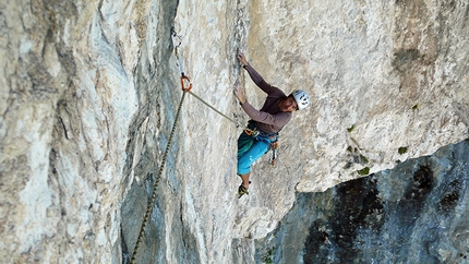 L'Uovo di Colombo, Monte Brentino, Val d'Adige - Rolando Larcher & Herman Zanetti 06/2013: Herman on pitch three