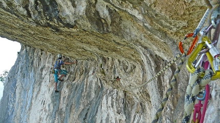 L'Uovo di Colombo, Monte Brentino, Val d'Adige - Rolando Larcher & Herman Zanetti 06/2013: Herman establishing the 5th soft pitch