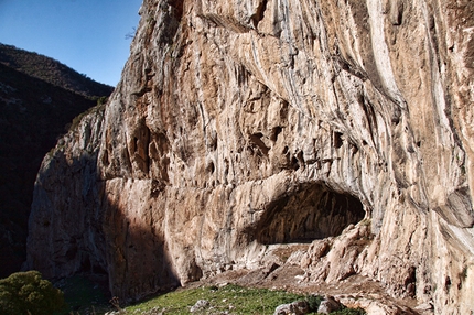 Anavra, Greece - Anavra sector D – The Big Caves, the new crag in central Greece.