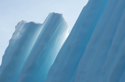 A Nord in barca a vela - Groenlandia: iceberg al largo di Nanortalik