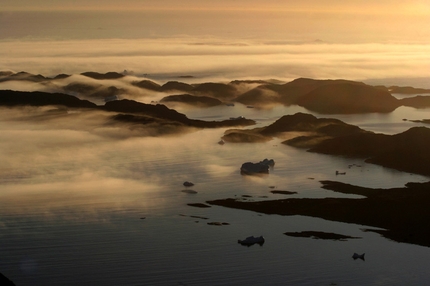 A Nord in barca a vela - Groenlandia: mare di nebbie