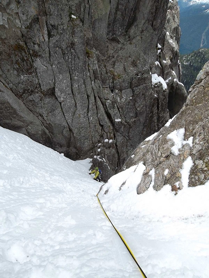 Cima Caldenave, Cime di Rava - 29/06/2013: Paolo Michielini e Alessia Savio durante la salita di Canalone del Frate, Caldenave 2442m (Gruppo delle Cime di Rava, TN).
