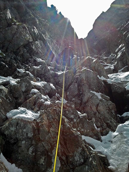 Cima Caldenave, Cime di Rava - 29/06/2013: Paolo Michielini e Alessia Savio durante la salita di Canalone del Frate, Caldenave 2442m (Gruppo delle Cime di Rava, TN).