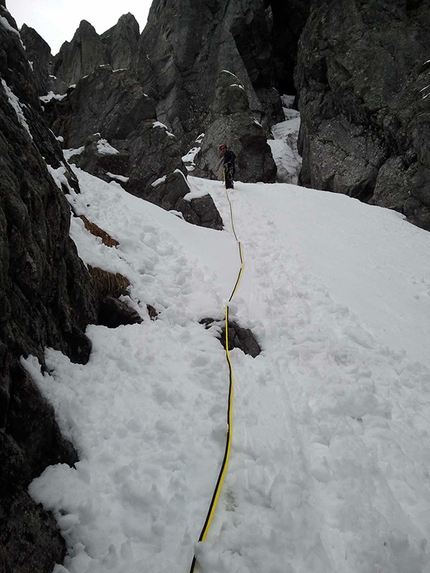 Cima Caldenave, Cime di Rava - 29/06/2013: Paolo Michielini e Alessia Savio durante la salita di Canalone del Frate, Caldenave 2442m (Gruppo delle Cime di Rava, TN).